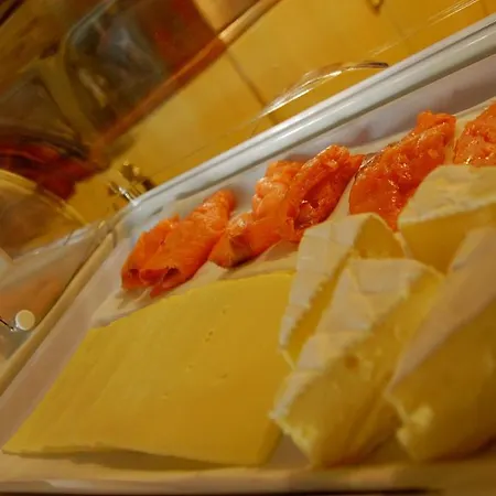 Alojamento de Acomodação e Pequeno-almoço Rita 3*